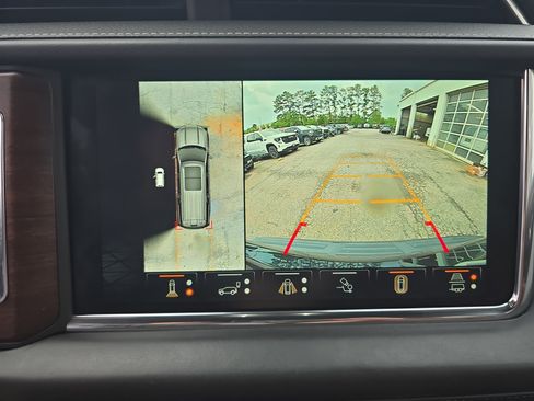 Used 2023 GMC Yukon Denali Ultimate AWD/4WD image 25