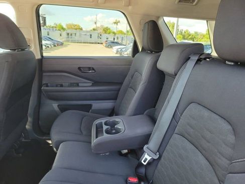 Certified 2025 Nissan Pathfinder SV FWD image 15