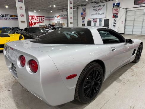 Used 2003 Chevrolet Corvette Coupe w/ Preferred Equipment Group RWD image 5