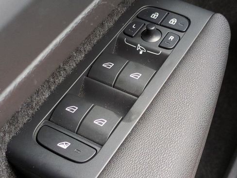 Certified 2024 Volvo XC40 B5 Core AWD/4WD image 21
