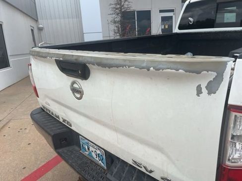 Used 2017 Nissan Titan SV image 5