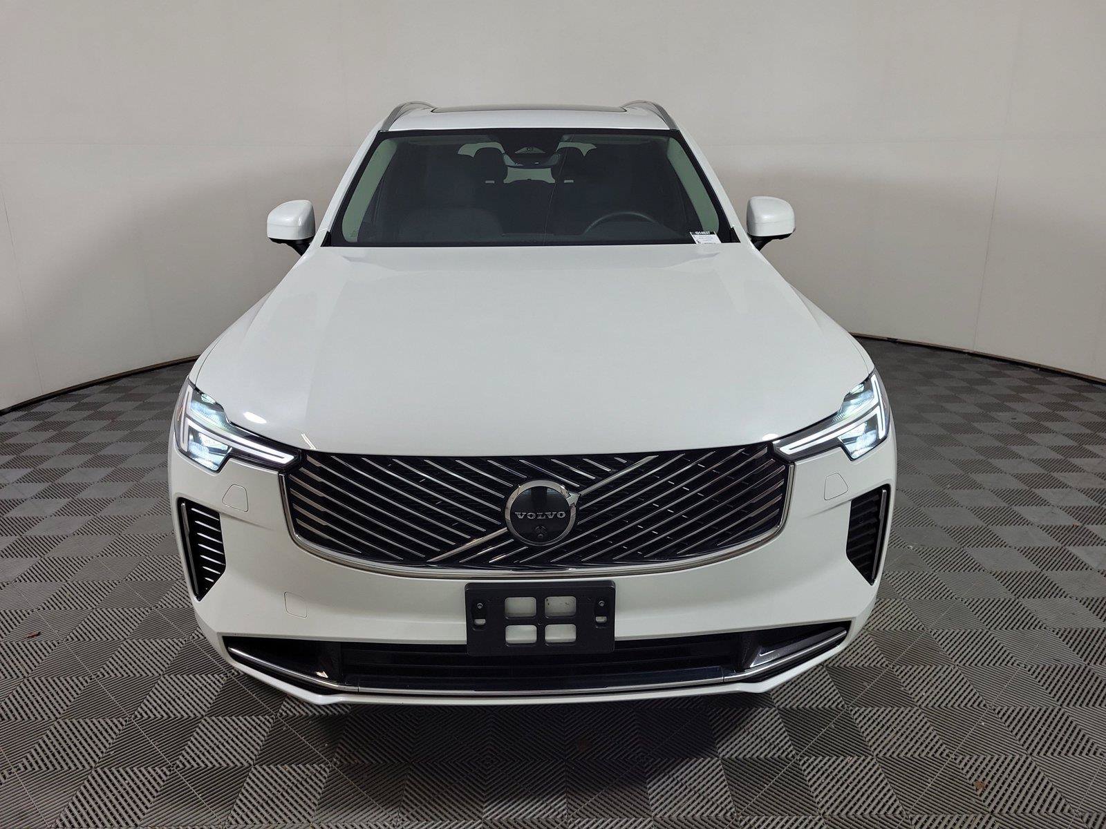 Certified 2025 Volvo XC90 T8 Plus w/ Protection Package Premier AWD/4WD image 2