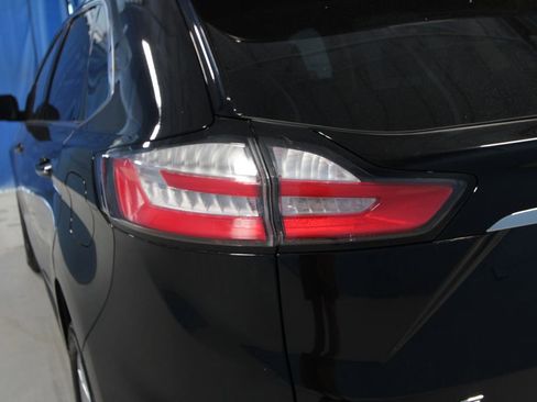 Used 2020 Ford Edge Titanium AWD/4WD image 35