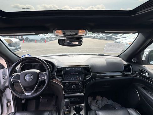 Used 2019 Jeep Grand Cherokee Overland AWD/4WD image 7
