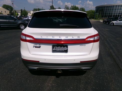 Used 2016 Lincoln MKX Reserve w/ Equipment Group 102A AWD/4WD image 4