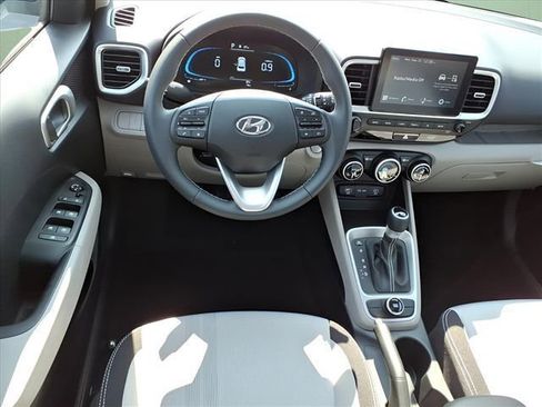 New 2025 Hyundai Venue SEL FWD image 13