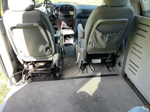 Used 2005 Chrysler Town & Country LX w/ Popular Equipment Group II image 40