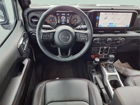 Used 2025 Jeep Wrangler Unlimited Rubicon AWD/4WD image 14