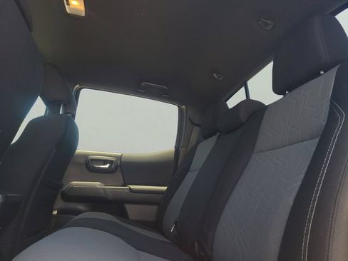 Used 2020 Toyota Tacoma TRD Sport AWD/4WD image 11