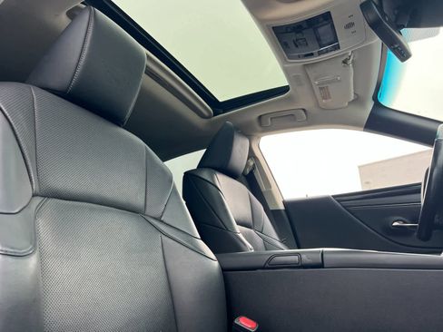 Used 2019 Lexus ES 300h image 17