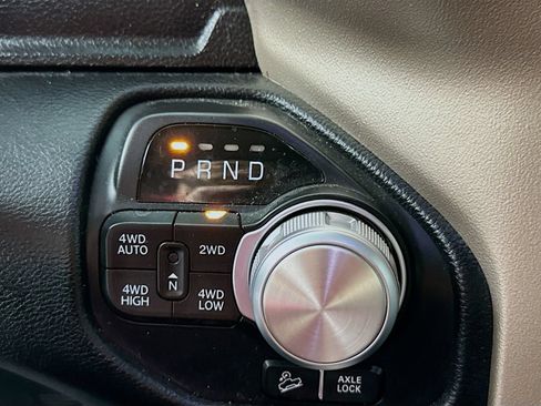 Used 2020 RAM 1500 Laramie w/ Off Road Group AWD/4WD image 17