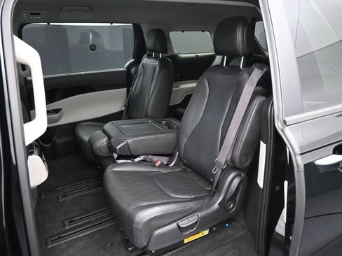 Certified 2023 Kia Carnival EX image 21