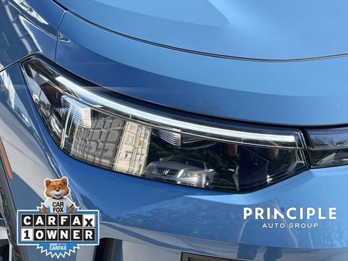 Used 2025 Volkswagen Tiguan SE w/ Panoramic Sunroof Package AWD/4WD image 9