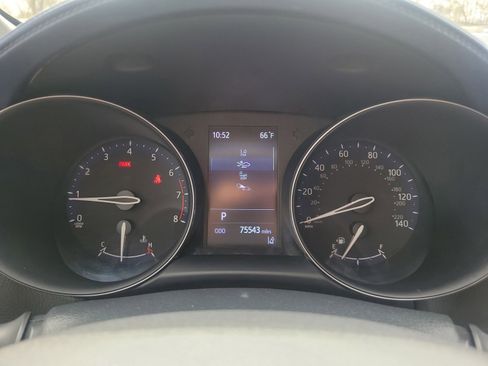 Used 2021 Toyota C-HR XLE FWD image 23