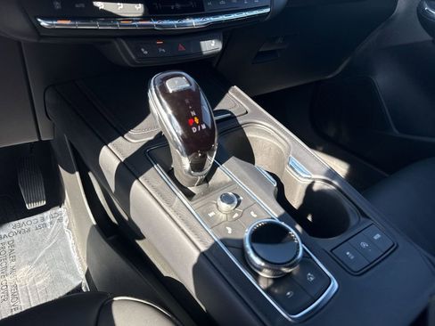 Used 2023 Cadillac XT4 Luxury w/ Cold Weather Package image 19