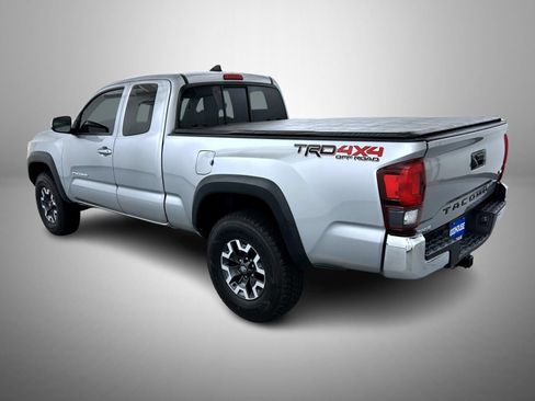 Used 2019 Toyota Tacoma TRD Off-Road AWD/4WD image 7