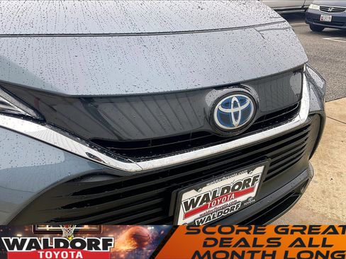 Used 2023 Toyota Venza LE image 34