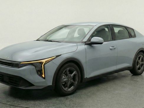 Used 2025 Kia K4 FWD image 3