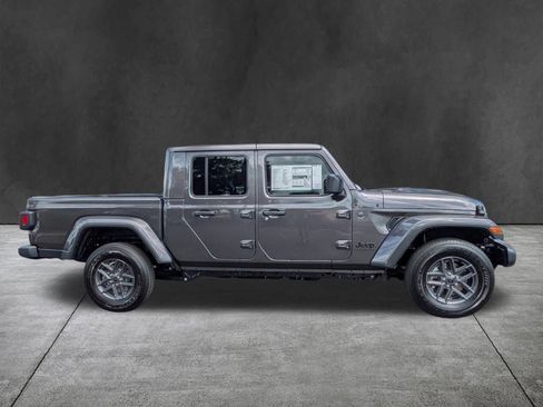 New 2025 Jeep Gladiator Sport image 3