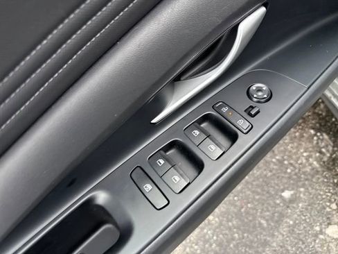 Certified 2025 Hyundai Elantra SEL w/ Cargo Package image 12