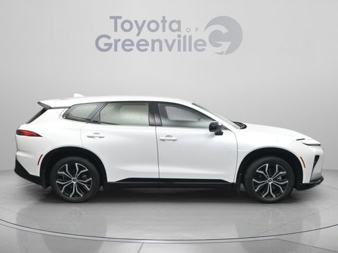 Certified 2025 Toyota Crown Signia image 17