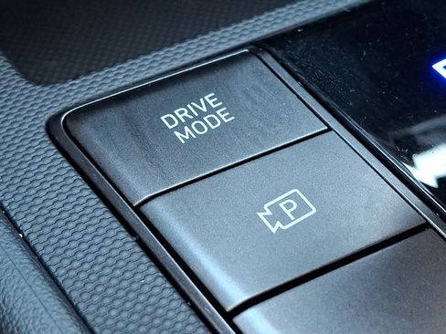 Certified 2025 Hyundai Elantra Sport image 27