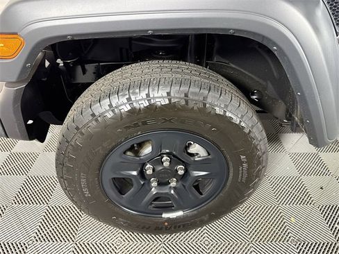 Used 2025 Jeep Wrangler Sport image 4