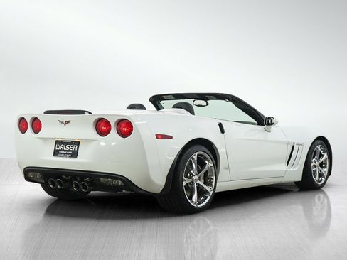 Used 2011 Chevrolet Corvette Grand Sport w/ Preferred Equipment Group RWD image 5