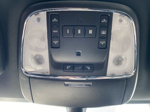 Used 2014 Jeep Grand Cherokee Overland w/ Advanced Technology Group image 35