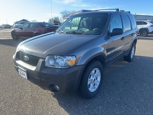 Used 2006 Ford Escape XLT image 2