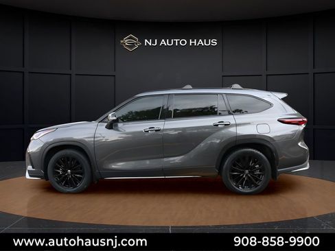 Used 2024 Toyota Highlander XSE FWD image 6