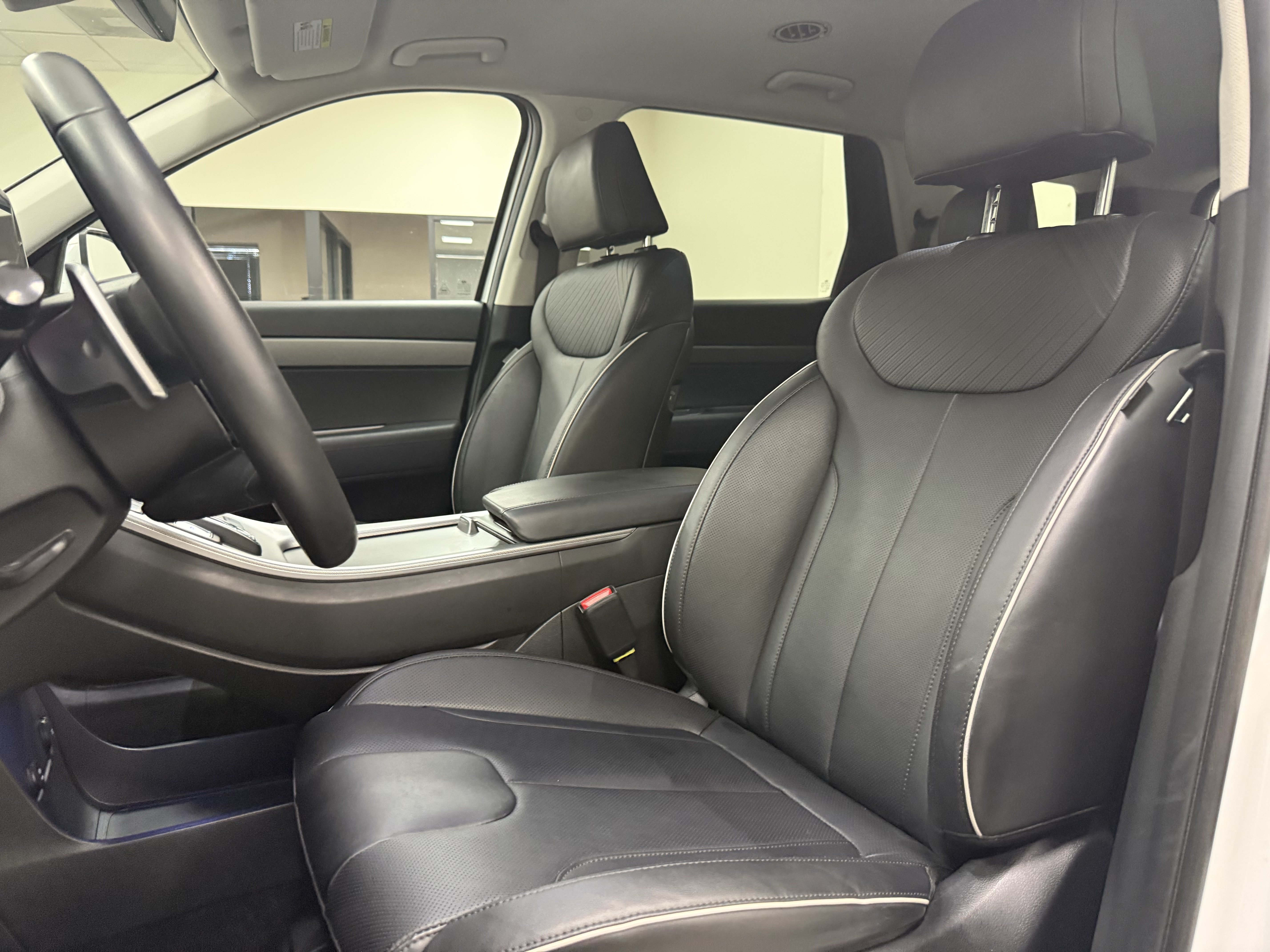 Used 2025 Hyundai Palisade SEL FWD image 13