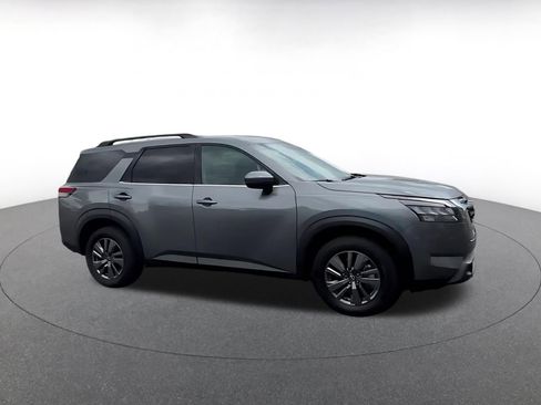 Used 2025 Nissan Pathfinder SV AWD/4WD image 2