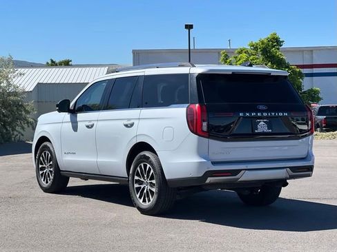Used 2025 Ford Expedition Platinum AWD/4WD image 5