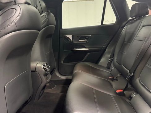 Used 2023 Mercedes-Benz GLC 300 4MATIC image 25