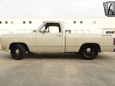 Used 1987 Dodge D/W Truck 150 image 2