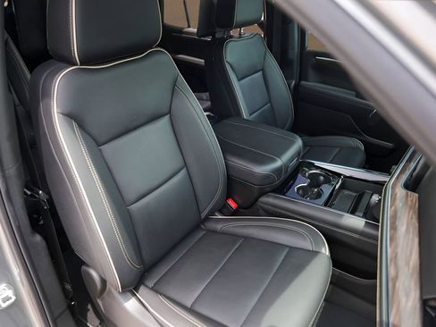 Used 2025 Chevrolet Tahoe Premier AWD/4WD image 33