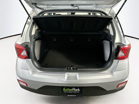 Used 2025 Hyundai Venue SEL image 29