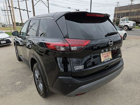 Used 2023 Nissan Rogue S AWD/4WD image 5