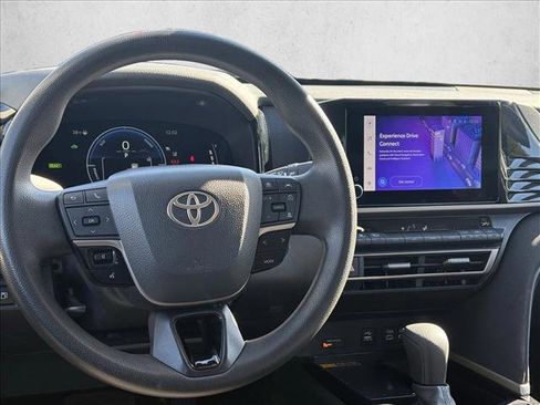 Used 2025 Toyota Camry LE image 13