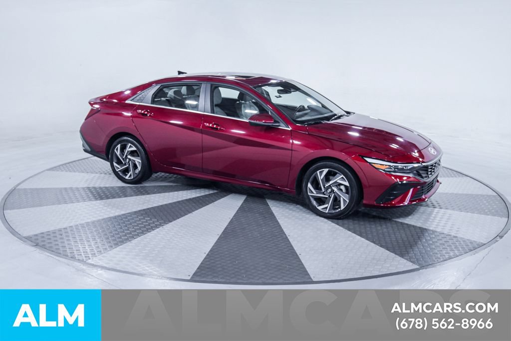 Used 2025 Hyundai Elantra Limited FWD image 13
