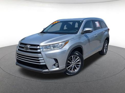 Used 2018 Toyota Highlander XLE FWD image 1