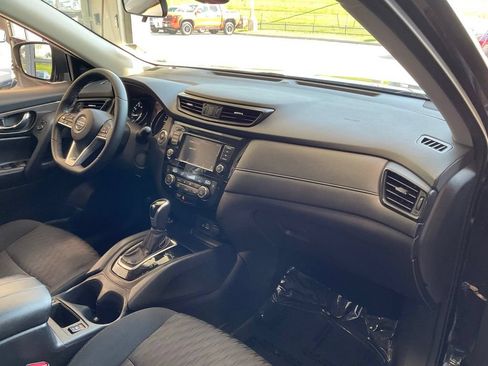 Used 2019 Nissan Rogue SV FWD image 17