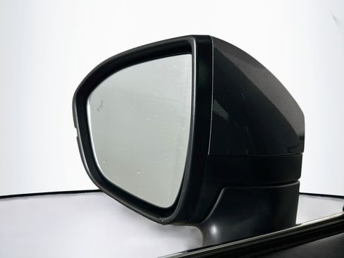 Used 2025 Nissan Pathfinder SV FWD image 16