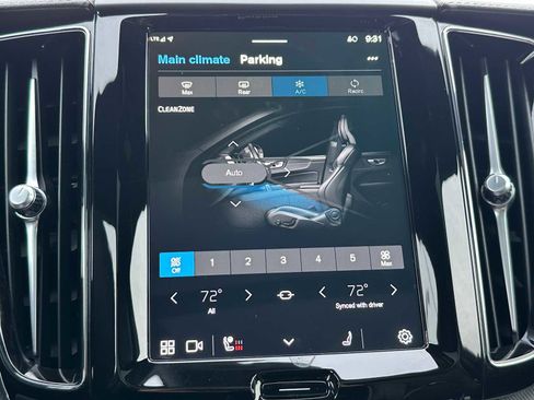 Certified 2024 Volvo XC60 T8 Ultimate w/ Climate Package image 28