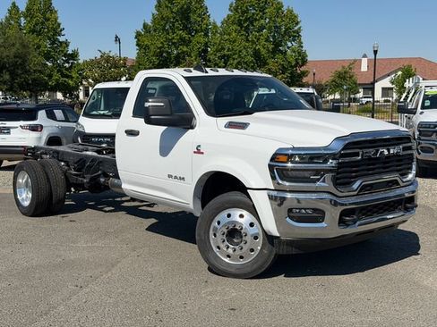 New 2026 RAM 5500 4x4 Regular Cab image 2