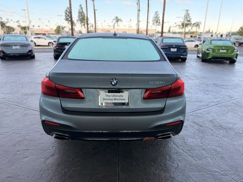 Used 2020 BMW 530e w/ M Sport Package image 4