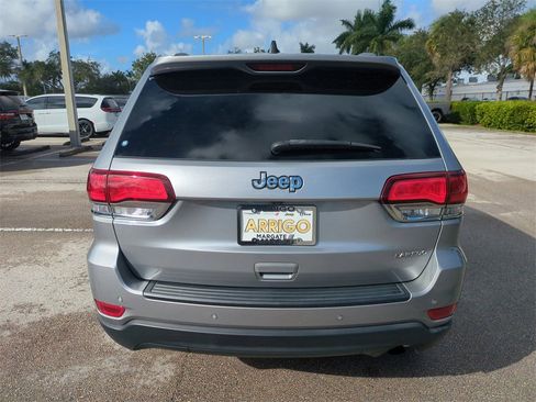 Used 2021 Jeep Grand Cherokee Laredo image 7