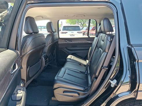 Used 2023 Jeep Grand Cherokee L Limited AWD/4WD image 20