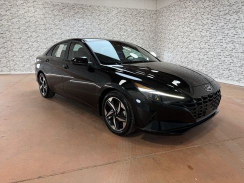 Certified 2023 Hyundai Elantra SEL w/ Convenience Package image 1